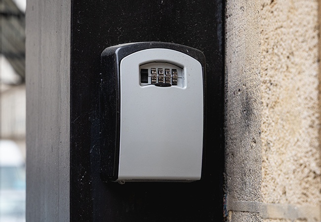 boite à clé sécurisée accrochée à un mur