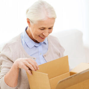 femme agee carton