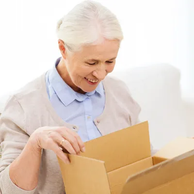 femme agee carton
