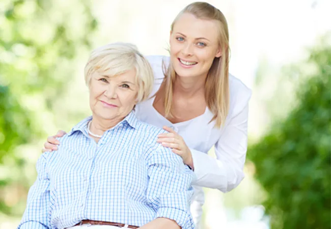 senior avec aide